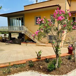https://villa-casa-vacanze-serena-pizzolungo.sicilyhotelsitaly.net